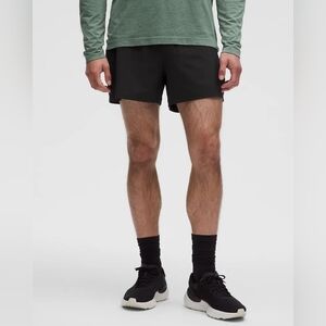 LULULEMON size Large mens Pace Breaker Lined 5 Inch Shorts Black